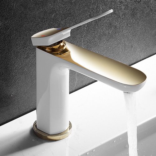 유럽식 구릿세면 대야 냉온수도꼭지 대야는 화장실 욕실을 황금색 용두 로 가볍게 한다.